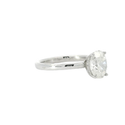 Bague de fiançailles solitaire en diamant ovale avec détails de halo caché