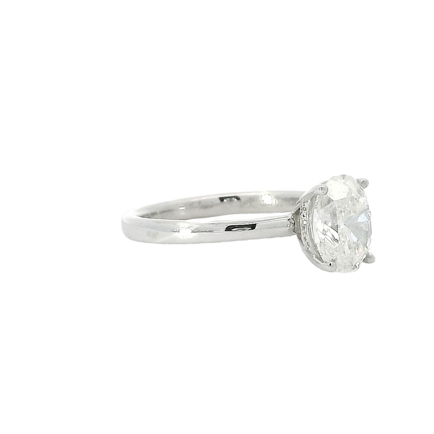 Bague de fiançailles solitaire en diamant ovale avec détails de halo caché