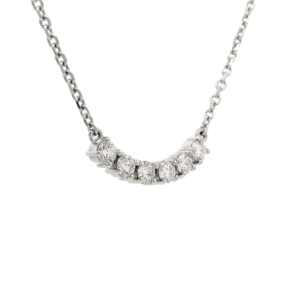 Collier élégant incurvé en diamants