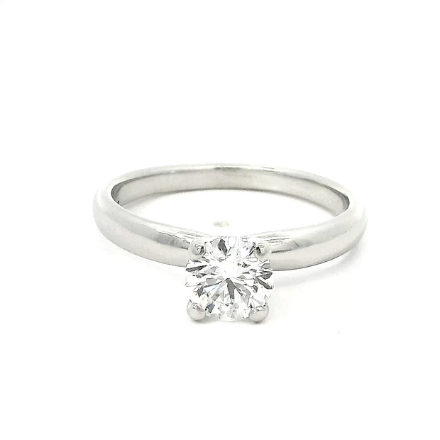 Bague solitaire classique en diamant et platine