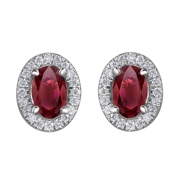 Boucles d'oreilles à tige en rubis ovales avec halos de diamants