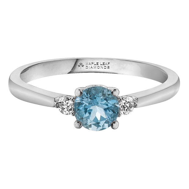 Bague avec aigue-marine taille ronde et accents de diamants canadiens