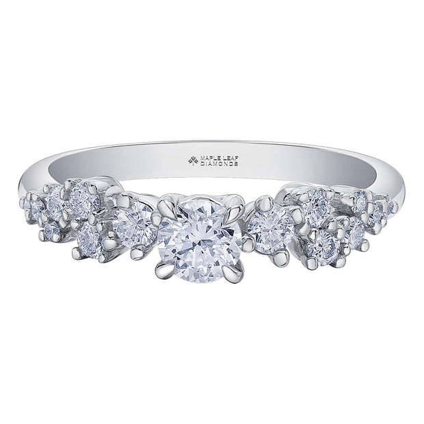 Bague de fiançailles avec diamants canadiens groupés