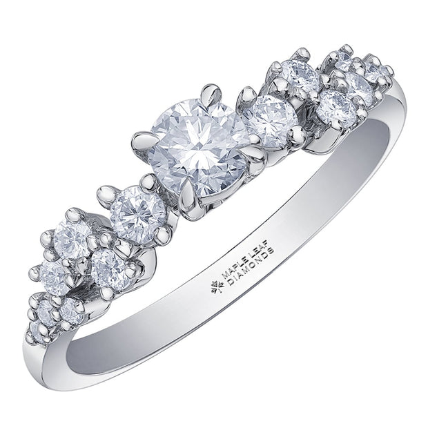 Bague de fiançailles avec diamants canadiens groupés