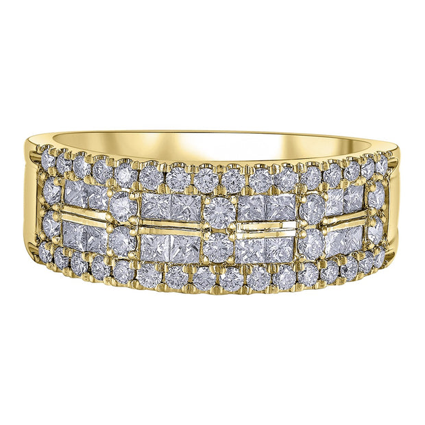 Bague fantaisie en diamants taille princesse