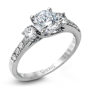 Engagement Ring in 18k Gold with Diamonds