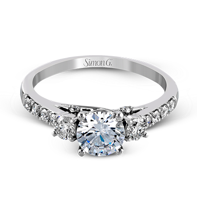 Engagement Ring in 18k Gold with Diamonds