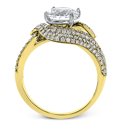 Engagement Ring in 18k Gold with Diamonds