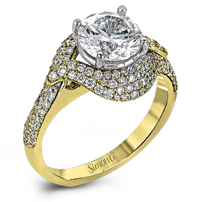 Engagement Ring in 18k Gold with Diamonds