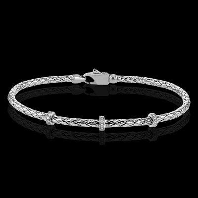 Bangle in 18k Gold with Diamonds