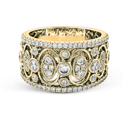 Right Hand Ring in 18k Gold with Diamonds