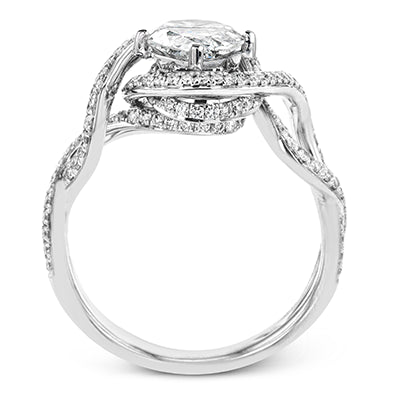 Engagement Ring in 18k Gold with Diamonds