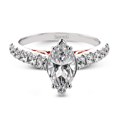 Engagement Ring in 18k Gold with Diamonds