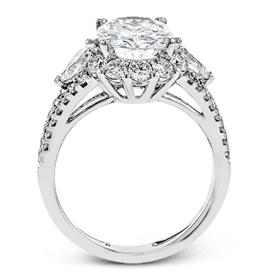 Engagement Ring in 18k Gold with Diamonds