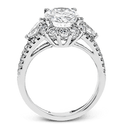 Engagement Ring in 18k Gold with Diamonds