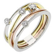 Right Hand Ring in 18k Gold with Diamonds