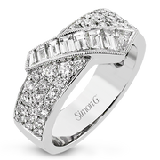 Right Hand Ring in 18k Gold with Diamonds