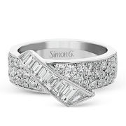 Right Hand Ring in 18k Gold with Diamonds