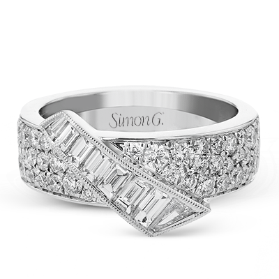 Right Hand Ring in 18k Gold with Diamonds