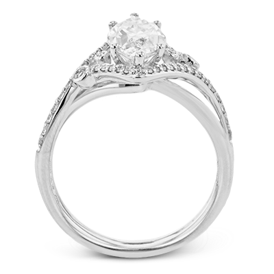 Engagement Ring in 18k Gold with Diamonds