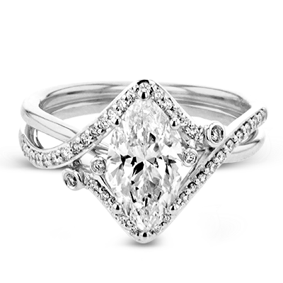 Engagement Ring in 18k Gold with Diamonds