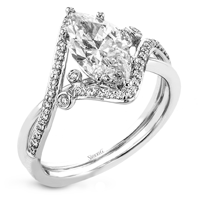 Engagement Ring in 18k Gold with Diamonds