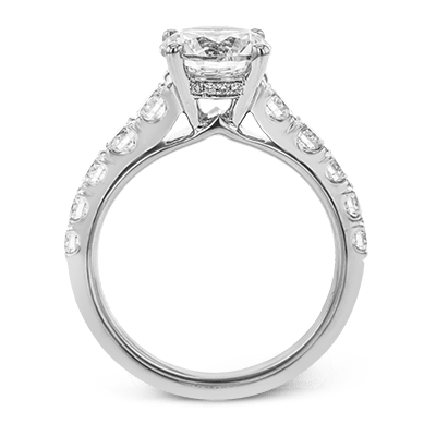 Engagement Ring in 18k Gold with Diamonds