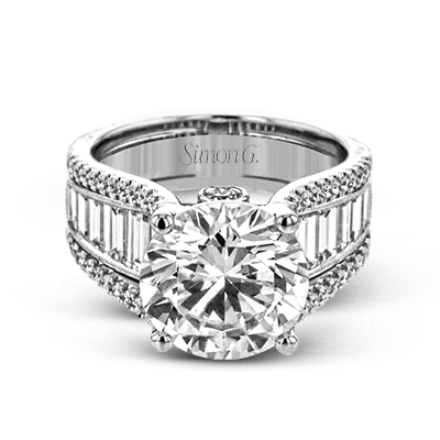 Engagement Ring in 18k Gold with Diamonds