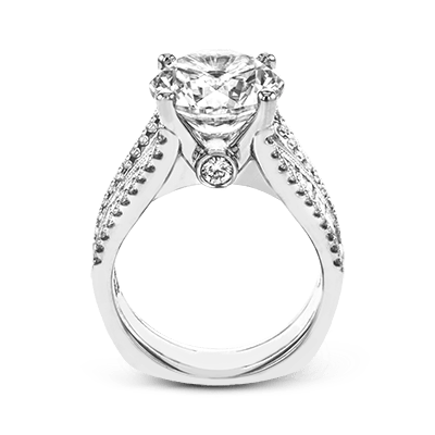 Engagement Ring in 18k Gold with Diamonds