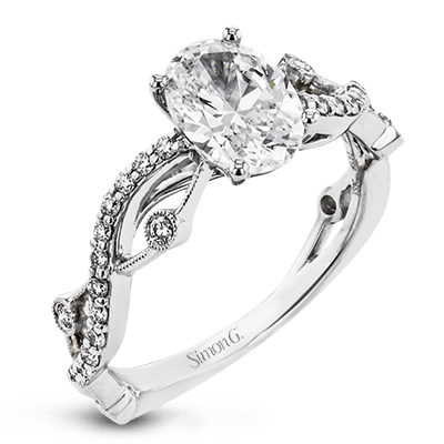 Engagement Ring in 18k Gold with Diamonds