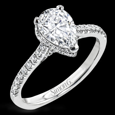 Engagement Ring in 18k Gold with Diamonds