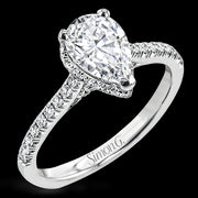 Engagement Ring in 18k Gold with Diamonds