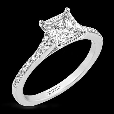 Engagement Ring in 18k Gold with Diamonds