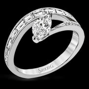 Engagement Ring in 18k Gold with Diamonds