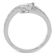 Engagement Ring in 18k Gold with Diamonds