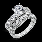 Engagement Ring in 18k Gold with Diamonds