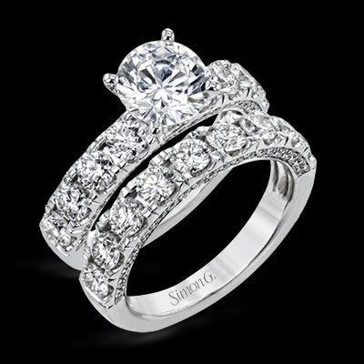 Engagement Ring in 18k Gold with Diamonds