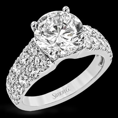 Engagement Ring in 18k Gold with Diamonds