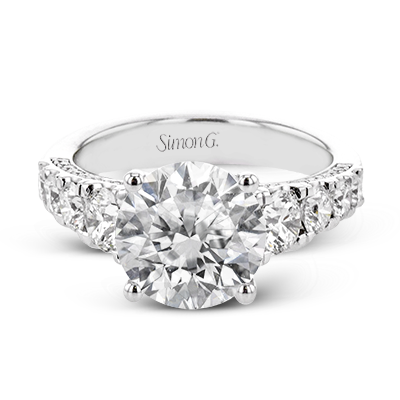 Engagement Ring in 18k Gold with Diamonds