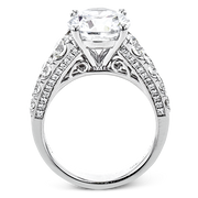 Engagement Ring in 18k Gold with Diamonds