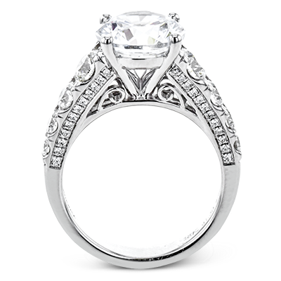 Engagement Ring in 18k Gold with Diamonds