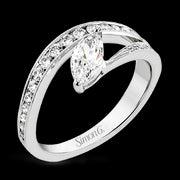 Engagement Ring in 18k Gold with Diamonds