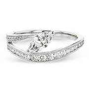 Engagement Ring in 18k Gold with Diamonds