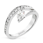 Engagement Ring in 18k Gold with Diamonds