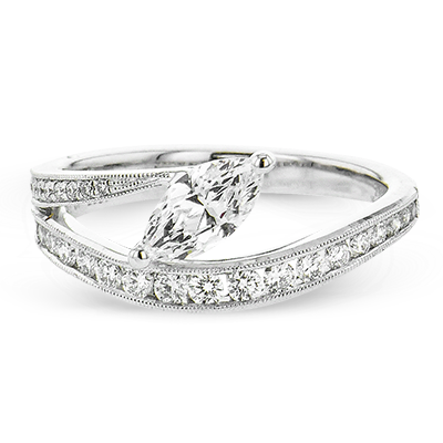 Engagement Ring in 18k Gold with Diamonds