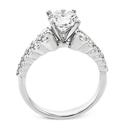 Engagement Ring in 18k Gold with Diamonds