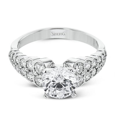 Engagement Ring in 18k Gold with Diamonds