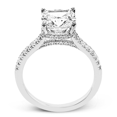 Engagement Ring in 18k Gold with Diamonds