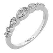 Right Hand Ring in 18k Gold with Diamonds