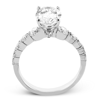 Engagement Ring in 18k Gold with Diamonds